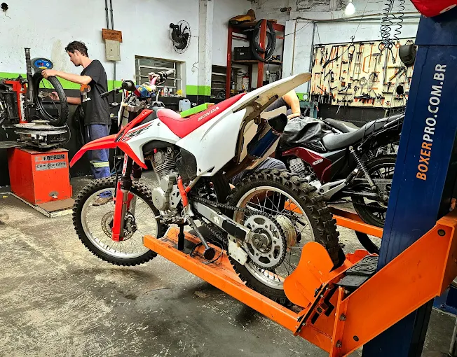 Troca de pneu de moto e alinhamento em Campos do Jordão
